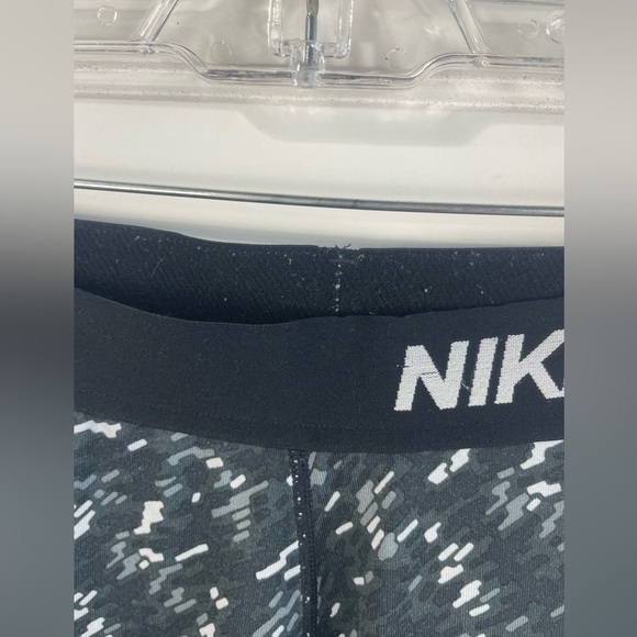 Nike Pro Black Patterned Stretchy Waistband Dri-Fit Leggings Size XL Kids GUC - Picture 10 of 13